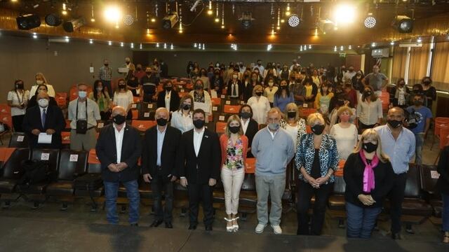 La Municipalidad de Rivadavia entregó subsidios a escuelas del departamento.