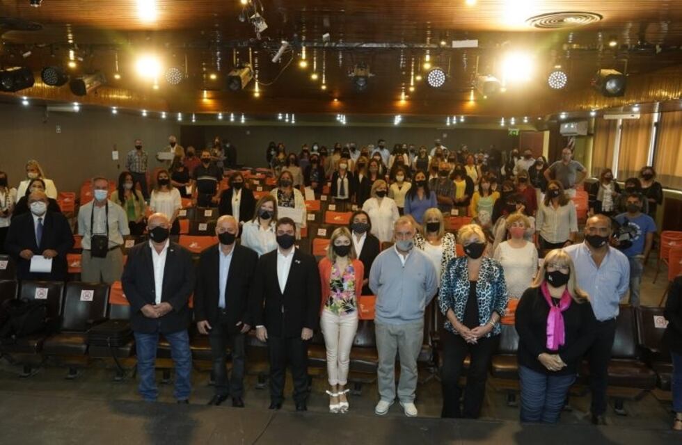 El municipio de Rivadavia entregó subsidios a todas las escuelas del departamento