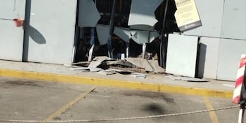 Chocó su camioneta contra un supermercado.