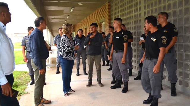 La coordinadora general del Ministerio de Seguridad, Cecilia Barbesini, junto a técnicos de esa cartera y agentes penitenciarios, recorrieron las instalaciones del Complejo Penitenciario N° 8 construido en Chalicán.