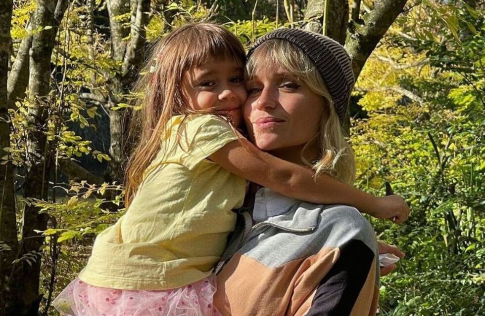 El día que Brenda Gandini y su hija enseñaron cómo hacer un budín de naranja: el paso a paso más tierno