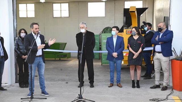 El ministro de Ambiente y Desarrollo Sostenible de la Nación, Juan Cabandié junto al gobvernador Rodriguez Saá en la inauguración de la planta procesadora de residuos. Gentileza ANSL
