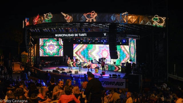 Gran peña en Tanti para homenajear a las madres en su día