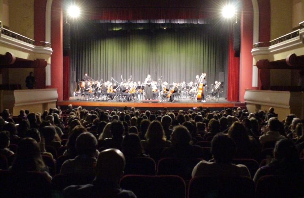 A sala llena se presentó la Orquesta Filarmónica de Alvear en el Teatro Mendoza