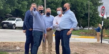 El rafaelino recorrió en Rosario la obra de ampliación de la Avenida Jorge Newbery junto al intendente Pablo Javkin. (@gbelluati)