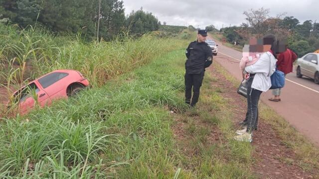 Guaraní: manejaba borracho, despistó y terminó agrediendo a policías.