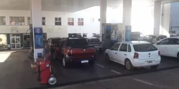 Se agudiza la situación del faltante de combustible en Eldorado.