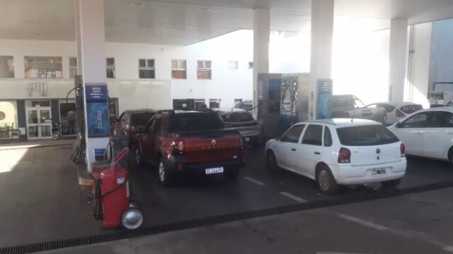 Se agudiza la situación del faltante de combustible en Eldorado.