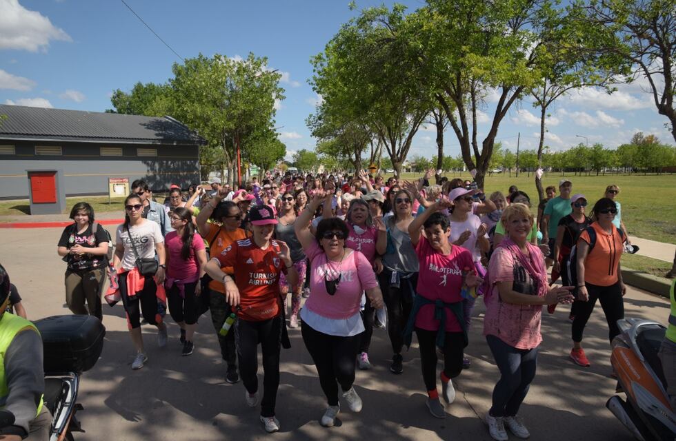 La “Caminata Rosa” se desarrolló con gran éxito en Arroyito