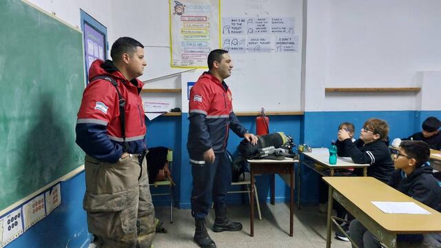 Los bomberos voluntarios de Punta Alta brindaron una capacitación en la EP 8