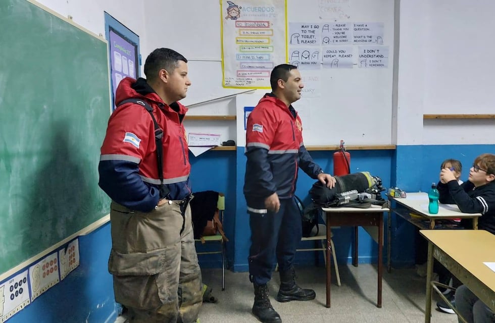 Los bomberos voluntarios de Punta Alta brindaron una capacitación en la EP 8