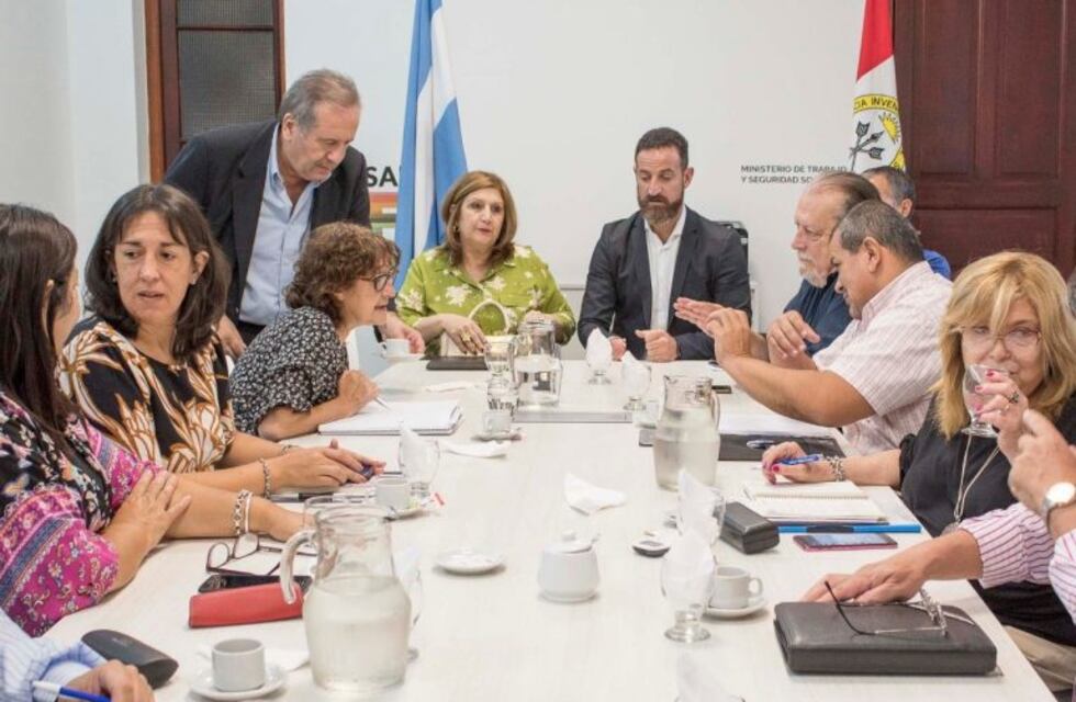 Se mantiene el paro: docentes no aceptaron la nueva propuesta del gobierno y hay cuarto intermedio