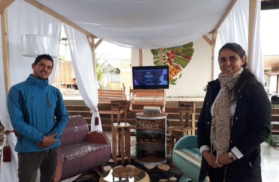 Muebles con material reciclado en el Mercado Concentrador de Posadas