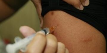 rio de janeiro brasil vacuna para la fiebre amarilla brote enfermedad vacunas vacunacion prevencion
