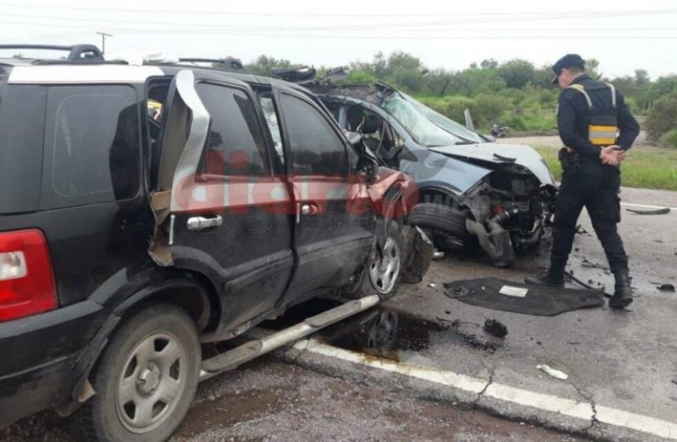 Una joven y un hombre murieron tras un tremendo choque frontal en la ruta 34
