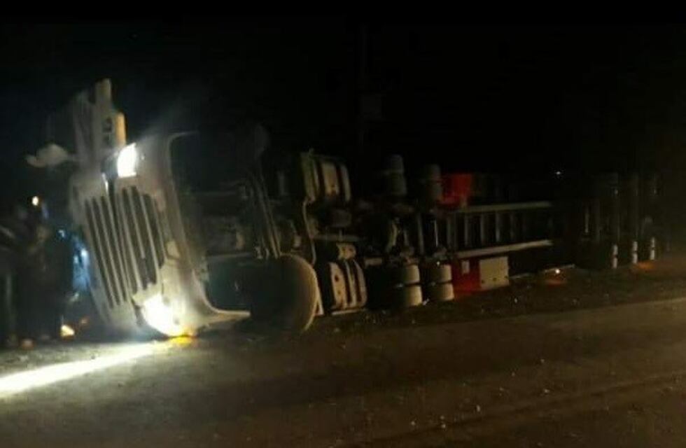 Un camión que se dirigía a Chile volcó en Uspallata