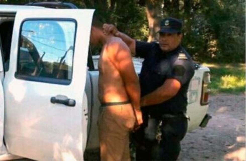 Mataron a puñaladas a un hombre en Pilar y detuvieron a su hijo por el crimen