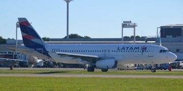 LATAM pondrá dos vuelos semanales entre Salta e Iguazú en el verano\u002E (WEB)
