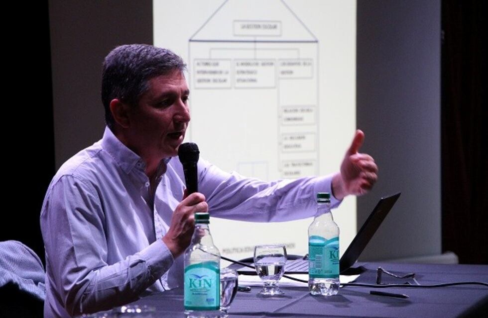 Calderón: "Hay que pensar la gestión escolar pensando en las necesidades"