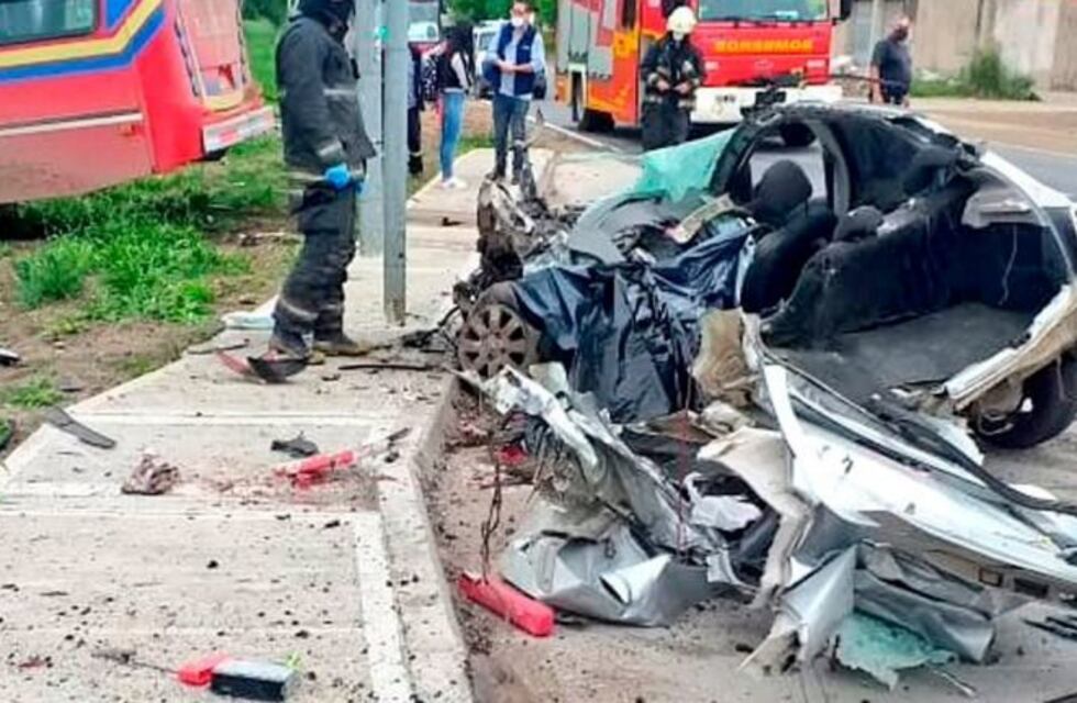Manejaba en contramano a toda velocidad, chocó de frente a un colectivo y murió