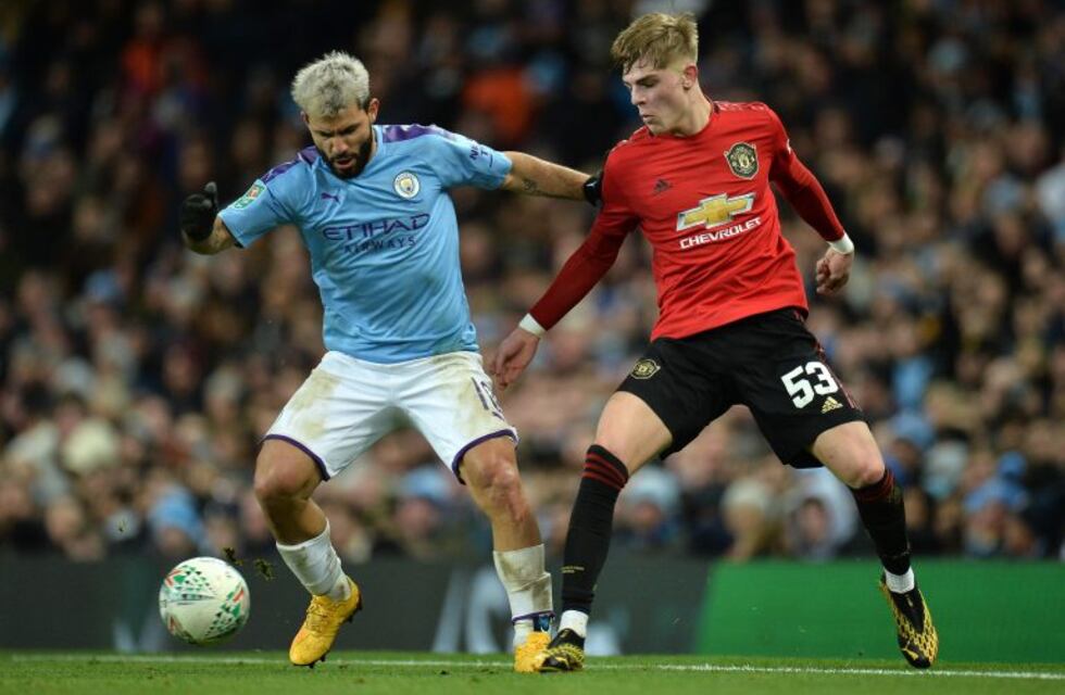 Manchester City pasó a la final de la Copa de la Liga inglesa pese a su derrota ante United