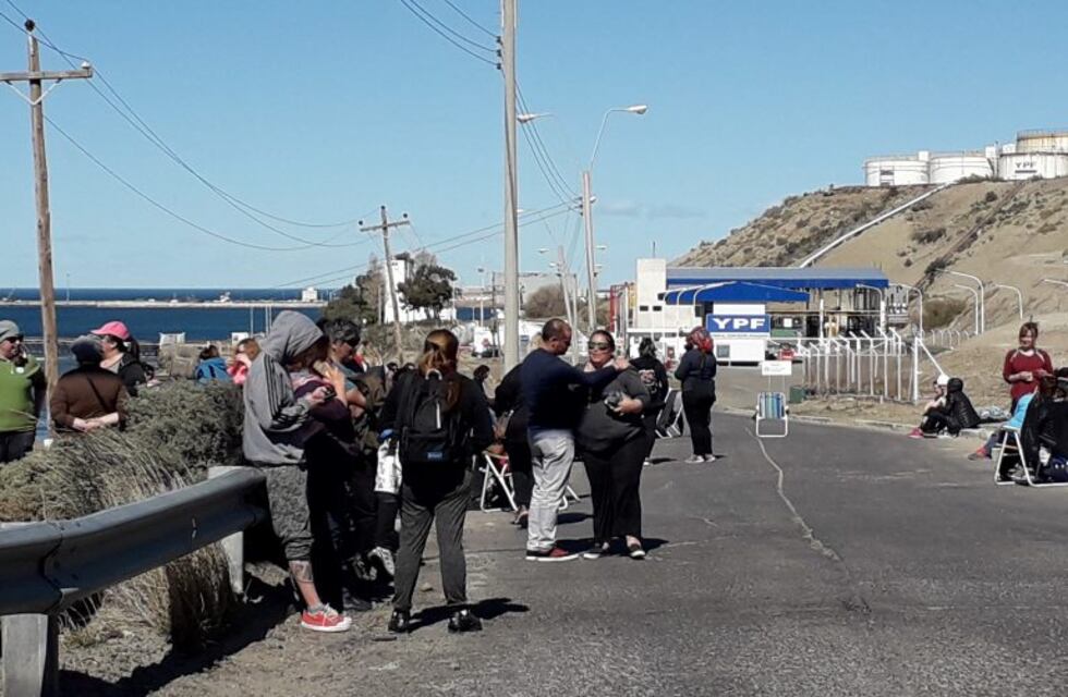 Se mantiene la toma en la playa de tanques de YPF en Comodoro