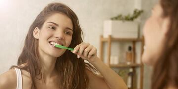 Estas son las características de debes tener en cuenta a la hora de comprar un cepillo de dientes.