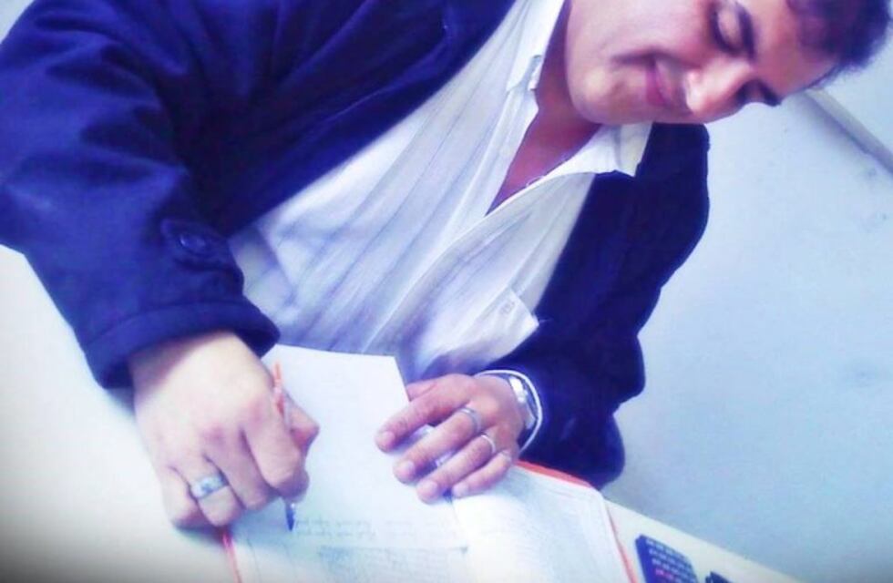 La emotiva despedida de alumnos y colegas de Juan Carlos, el docente hallado muerto en su casa de María Teresa