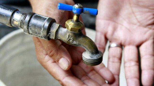 Toda una localidad volvió a quedarse sin agua, por culpa de conexiones clandestinas.