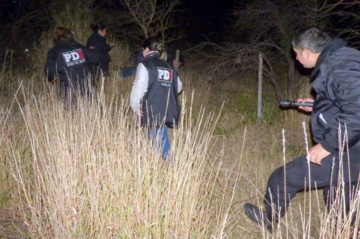 La PDI desplegó un importante operativo para recolectar los restos que podrían ser los de Rosalía Jara\u002E (Twitter)