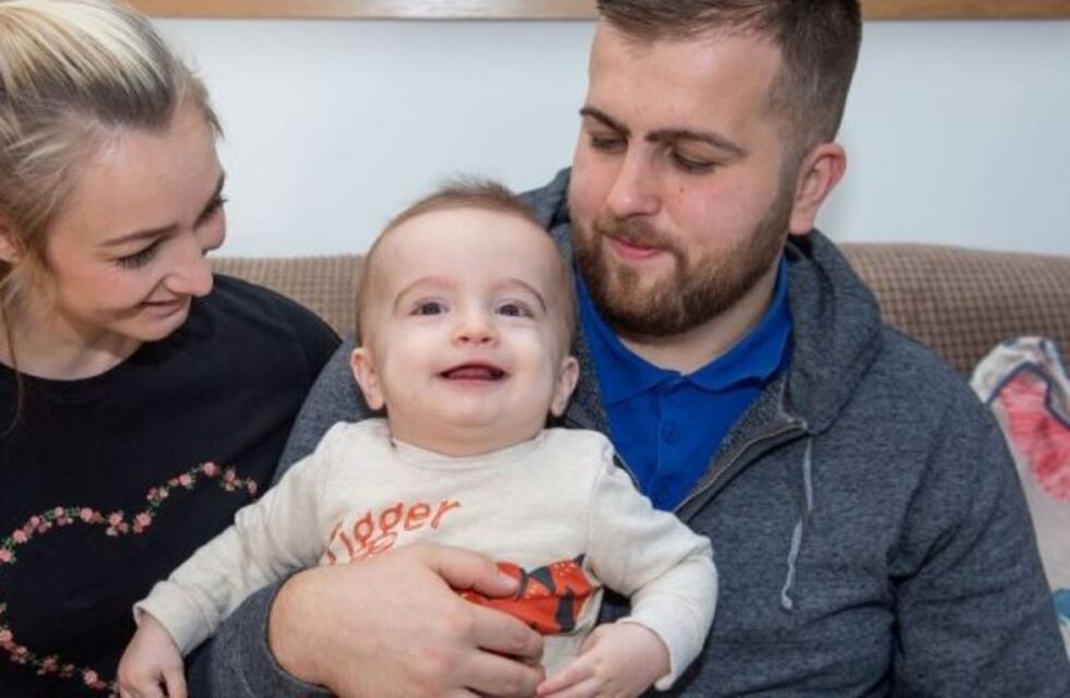 Un bebé despertó después de 7 meses en coma y sorprendió a su papá