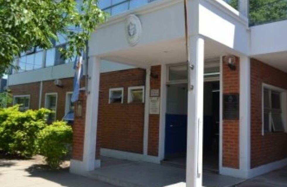 Una mujer golpeó a otra por considerarla un "alien"