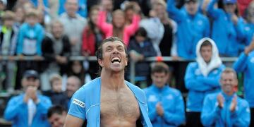 DYN630, BUENOS AIRES 05/01/2017, EL TENISTA ARGENTINO, CARLOS BERLOCQ Y SU PAR ITALIANO, PAOLO LORENZI , DISPUTAN EL CUARTO PUNTO DURANTE LA TERCERA JORNADA DE LA SERIE INICIAL DE LA COPA DAVIS, QUE SE JUEGA EN EL PARQUE SARMIENTO DE LA CIUDAD DE BUENOS
