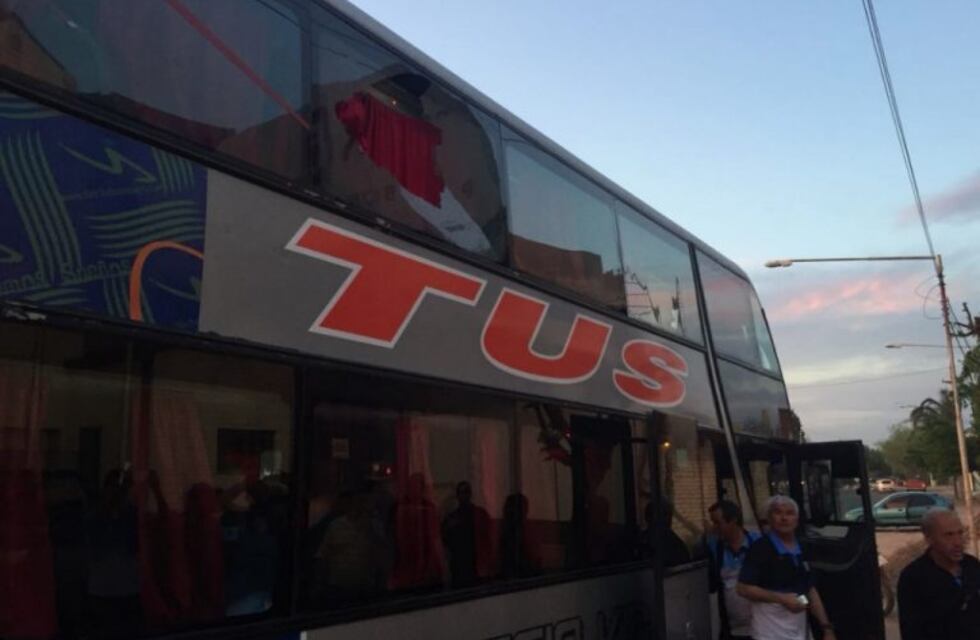 Apedrearon colectivo de Estudiantes en cancha de Huracán Las Heras