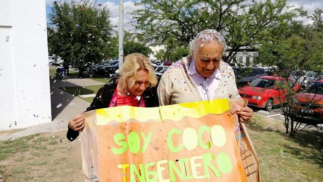 Coco Carrasquera, el ingeniero electrónico que se recibió de ingeniero civil a los 71 años de edad\u002E (Foto Gonzalo Carrasquera en Twitter)