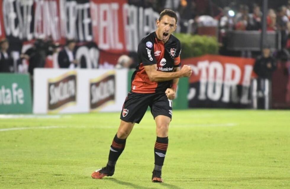 Newell's aplastó a Colón y lo derrotó 4 a 0