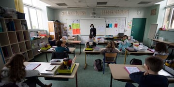 Coronavirus en Francia: las desoladoras imágenes de los chicos en su regreso a clases\u002E (Foto: Loic Venance/AFP)