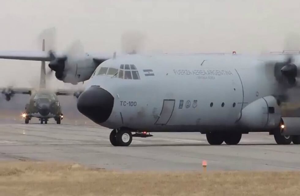 Así aterrizaron dos Hércules en el aeropuerto de Córdoba