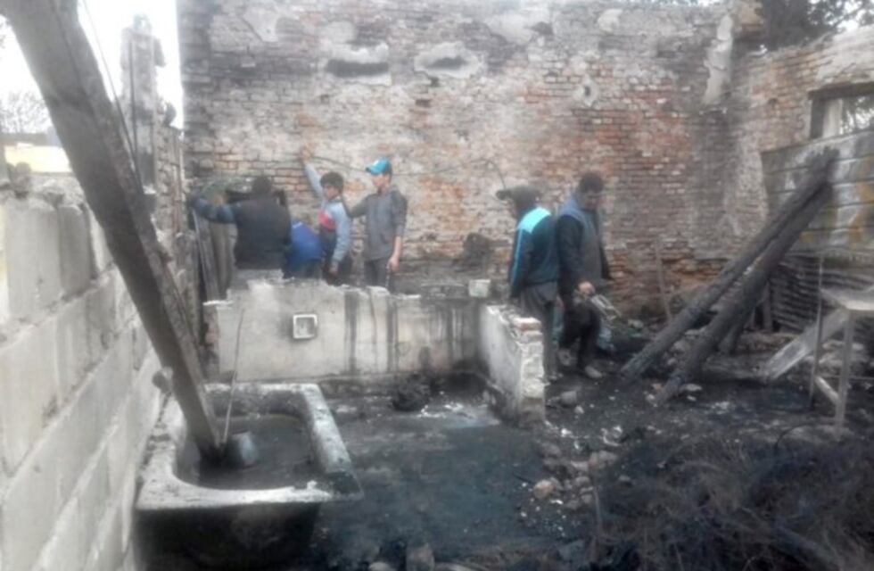 Se le incendió su gomería y pide ayuda para reconstruirla