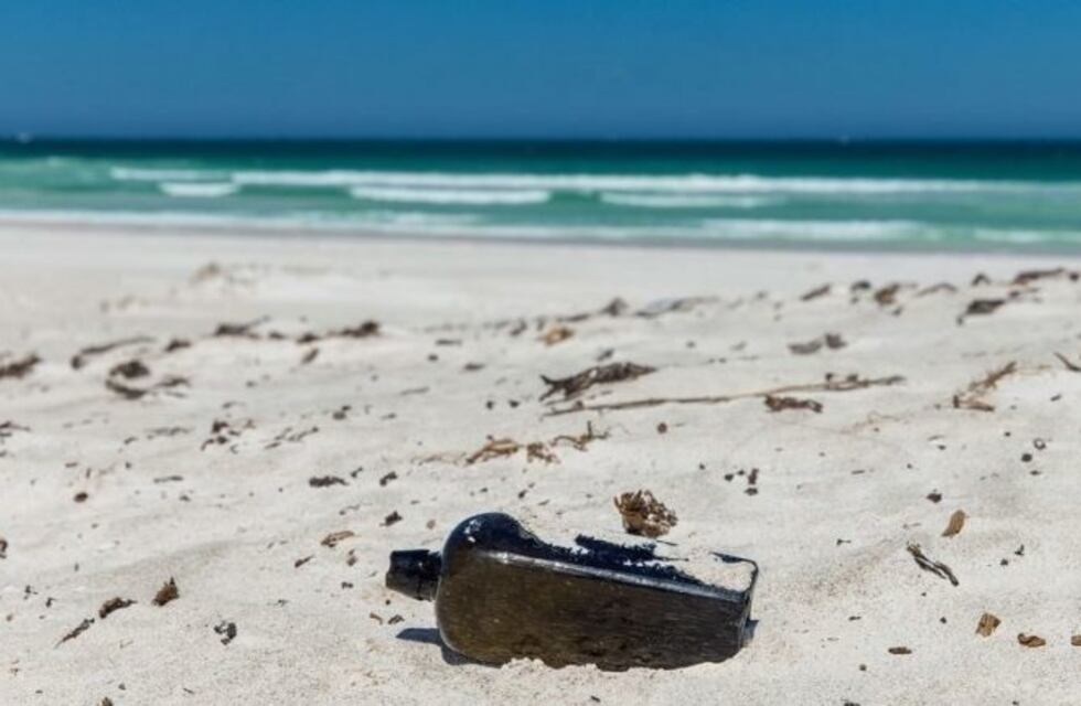 Encontraron una botella con un mensaje de hace 132 años y es récord