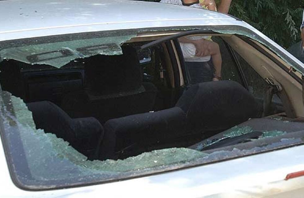 Salteño despechado: discutió con su novia y comenzó a romper autos