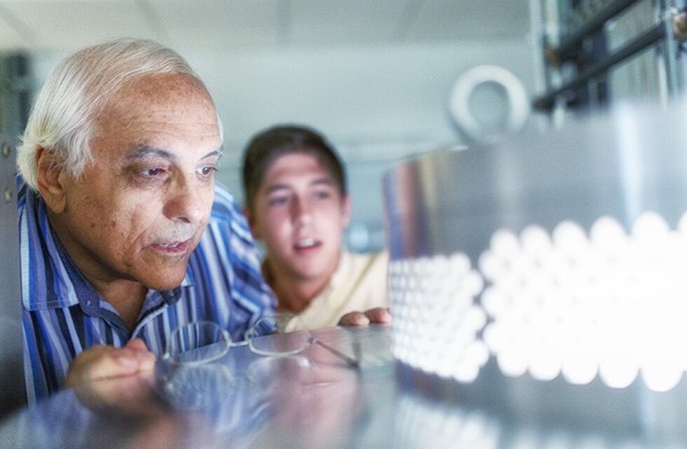 Premian a un científico cordobés en China