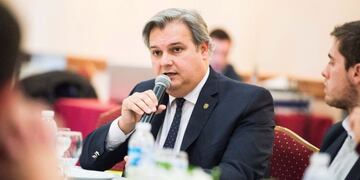 El ministro de Gobierno habló de un escenario económico incierto para las negociaciones\u002E