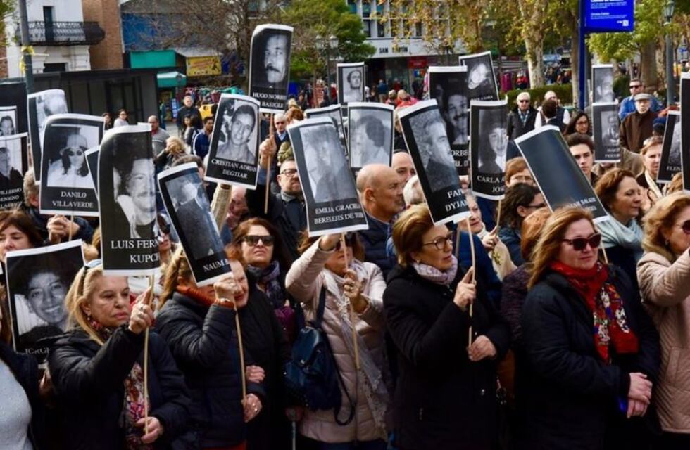Schiaretti y Mestre estuvieron presentes en el acto homenaje a las víctimas de la Amia