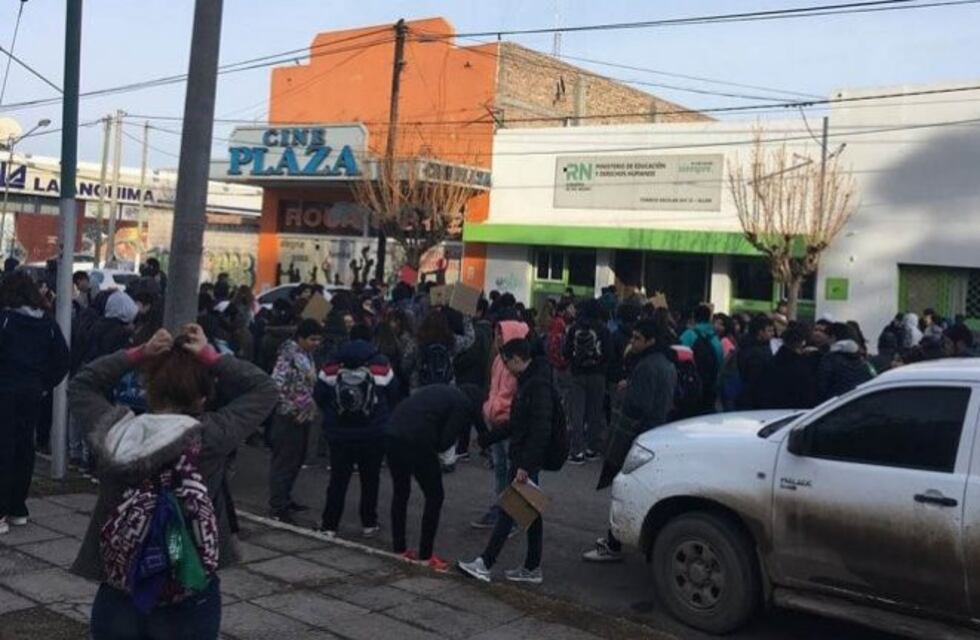 Tres adolescentes terminaron intoxicados por consumir gaseosa con viagra