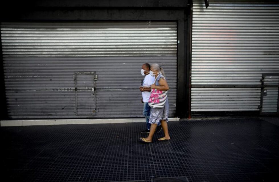 Evalúan la apertura de locales barriales de ropa y calzado en la Ciudad
