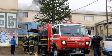 El incendio sucedió en el barrio Levalle de Bariloche\u002E Foto: Chino Leiva