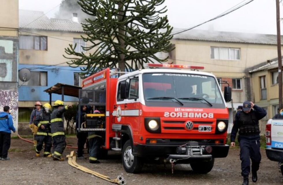 Evacuaron un edificio tras un incendio en el barrio Levalle