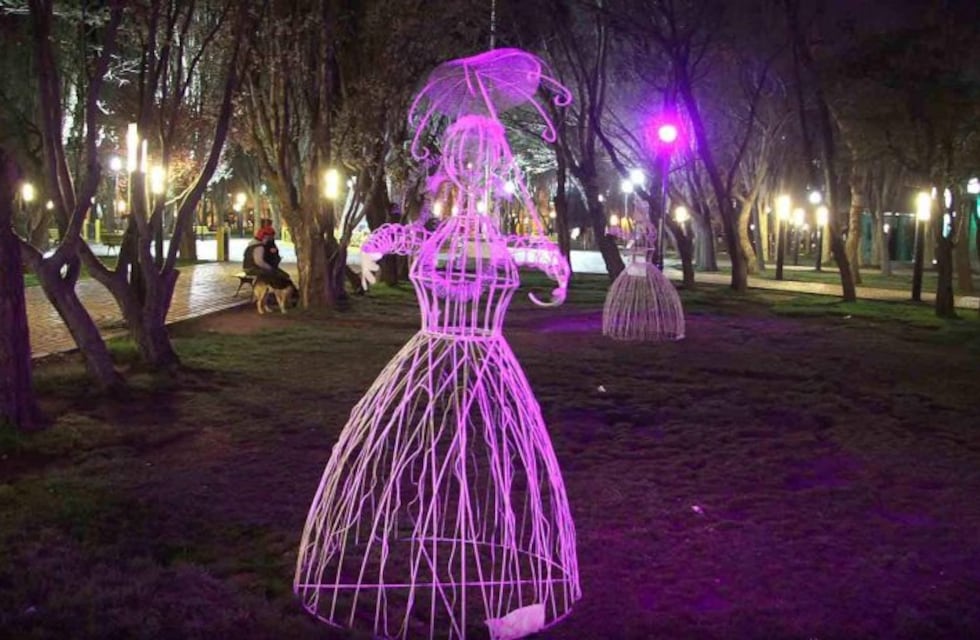 La Plaza San Martín quedó vestida de rosa