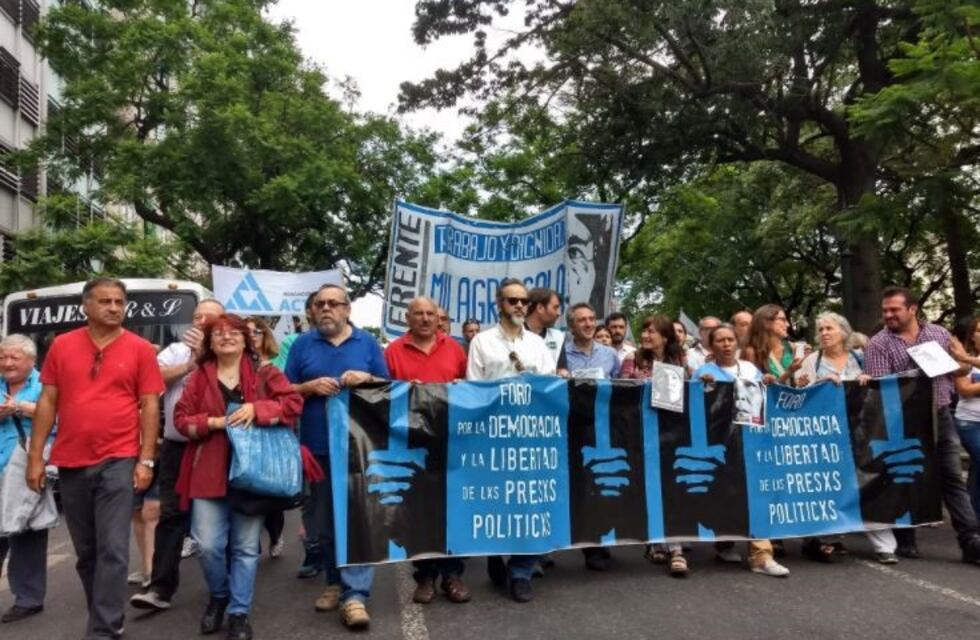 La Tupac Amaru marchó desde el Obelisco hacia la Casa de Jujuy